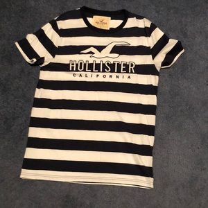 Hollister tee barely worn great condition